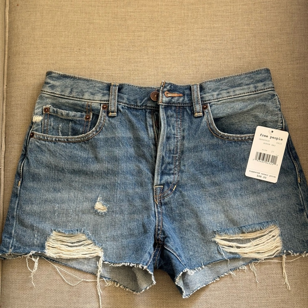 Free People women’s shorts. Classic summer vibe.
